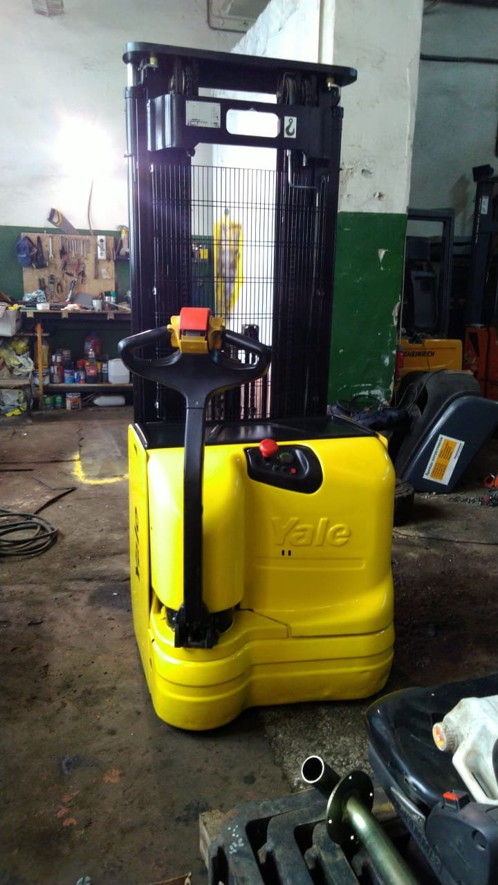 Штабелер бу Yale