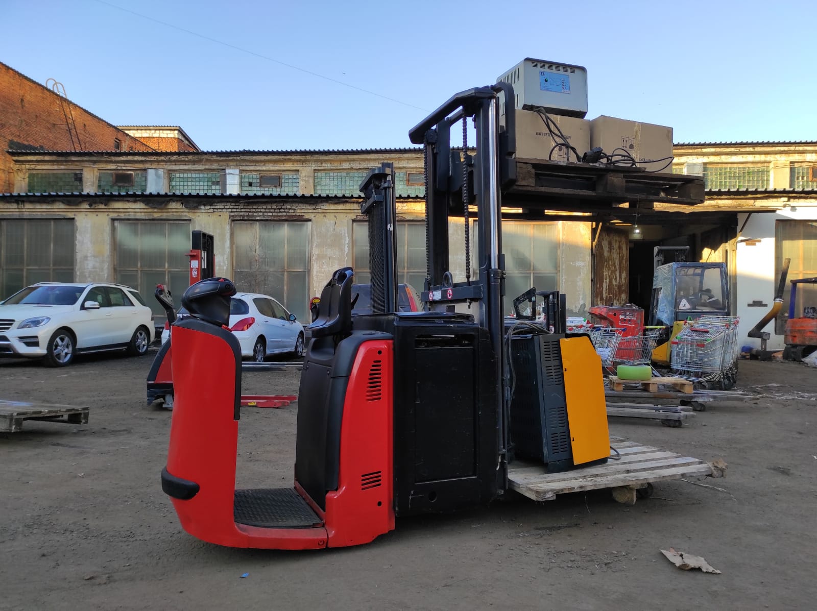 Штабелер бу Linde