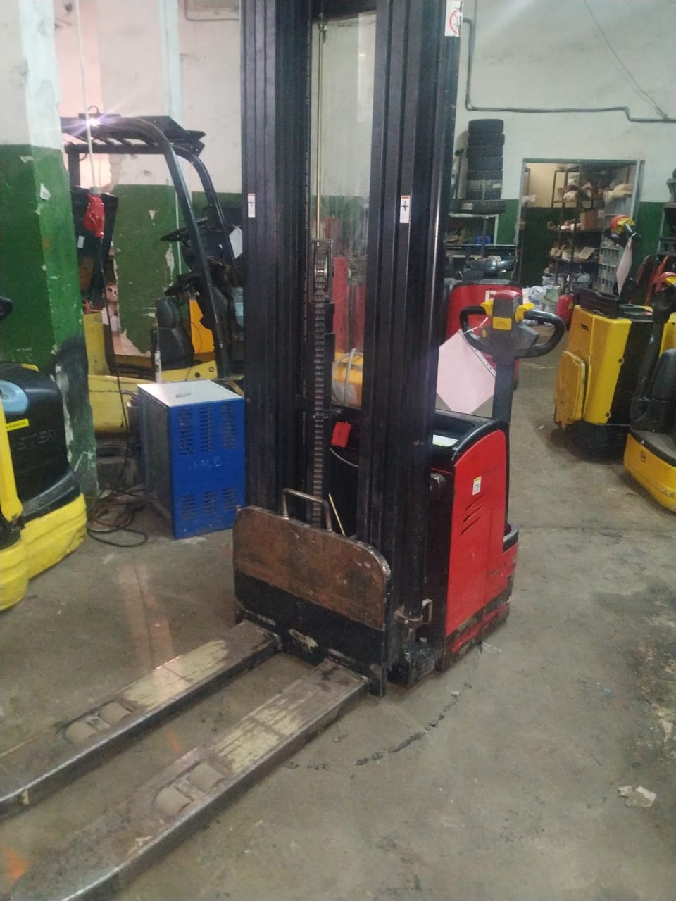 Штабелер бу Grost