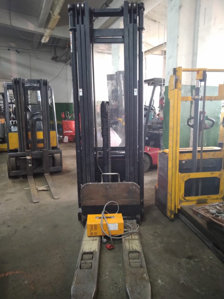 Штабелер бу Grost